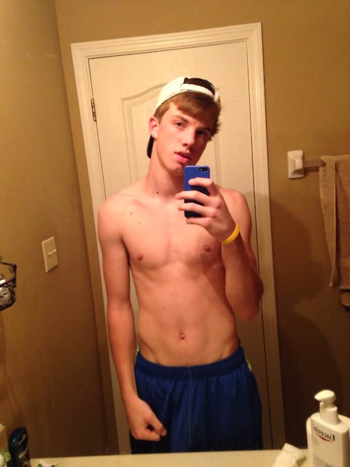 18 year old Samuel sexy selfies